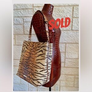🚫SOLD🚫It’s the LARGE AMELIA TOTE  by Brahmin in FELINE OMBRE